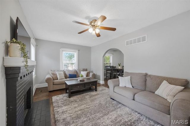 8510 S Laclede Station, St Louis, MO 63123