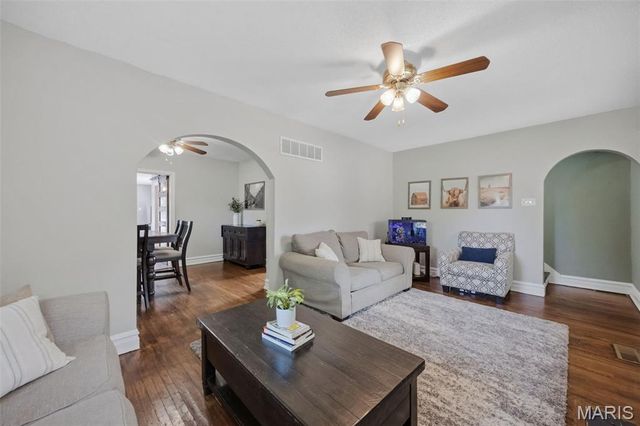 8510 S Laclede Station, St Louis, MO 63123
