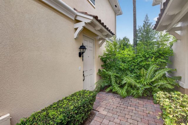 213 Barcelona Drive, Jupiter, FL 33458