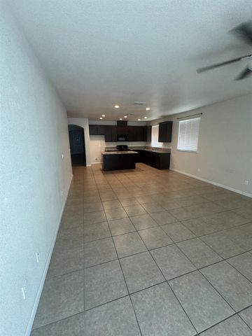 651 Pinelli Dr, Los Banos, CA 93635