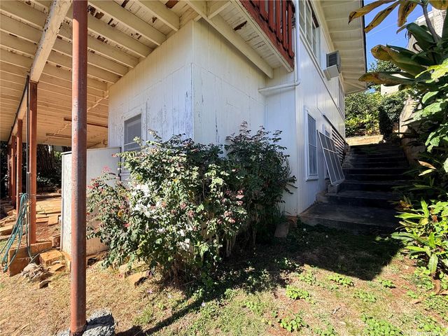 3655 Nihipali Place, Honolulu, HI 96816