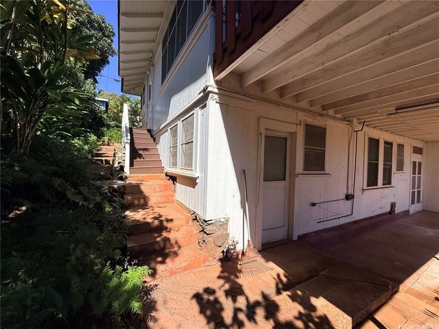 3655 Nihipali Place, Honolulu, HI 96816