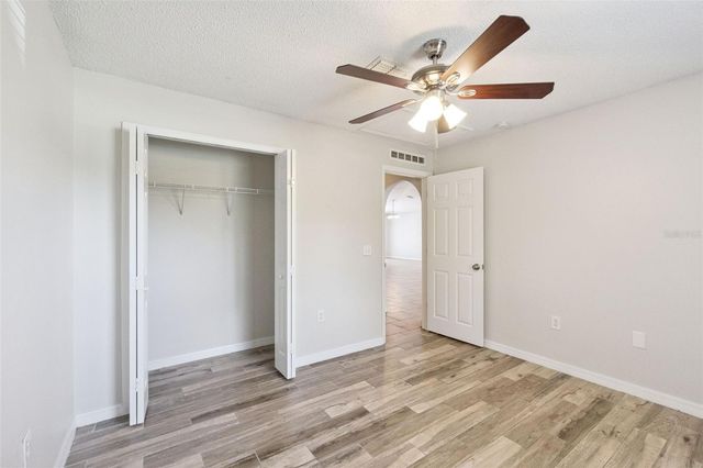 560 BROWN BEAR WAY, St Cloud, FL 34772
