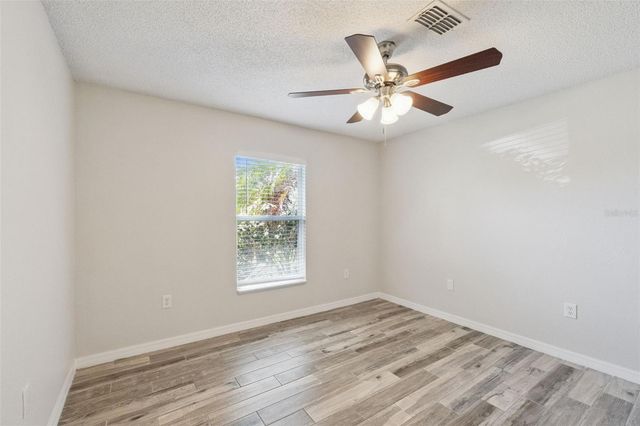 560 BROWN BEAR WAY, St Cloud, FL 34772