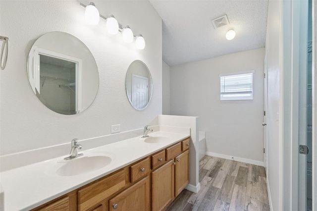 560 BROWN BEAR WAY, St Cloud, FL 34772