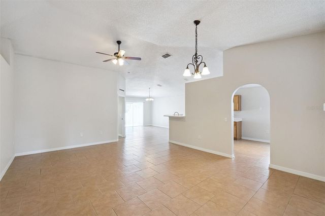 560 BROWN BEAR WAY, St Cloud, FL 34772