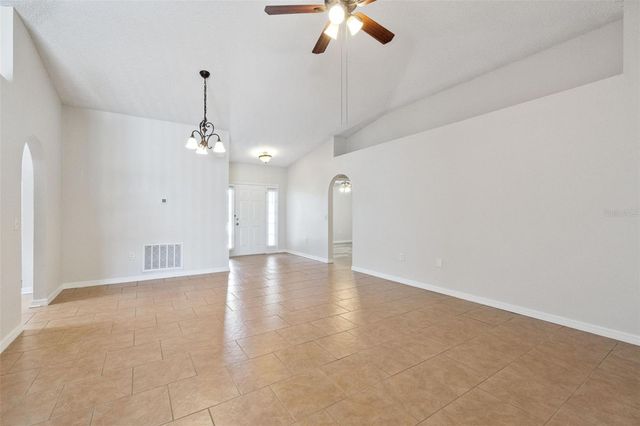 560 BROWN BEAR WAY, St Cloud, FL 34772