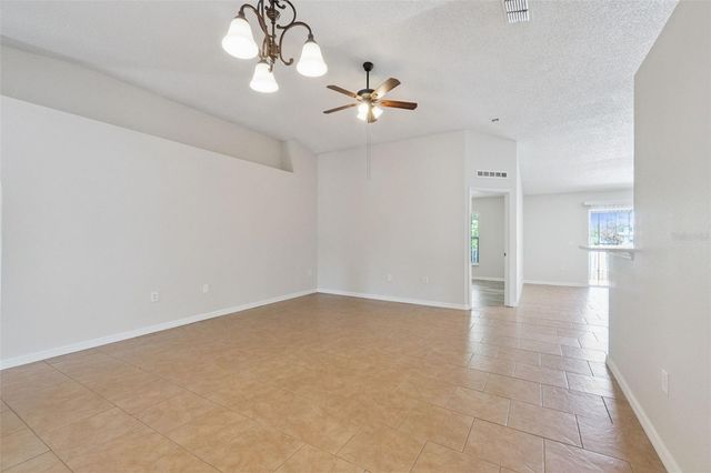 560 BROWN BEAR WAY, St Cloud, FL 34772