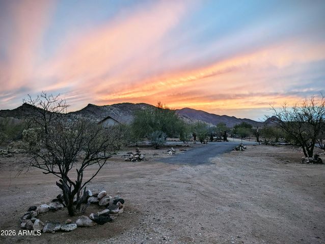 44035 N 15TH Street, New River, AZ 85087