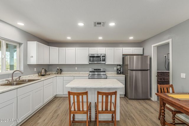 44035 N 15TH Street, New River, AZ 85087