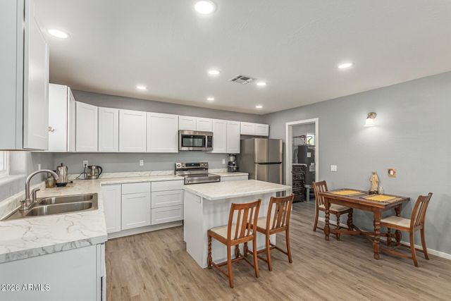 44035 N 15TH Street, New River, AZ 85087