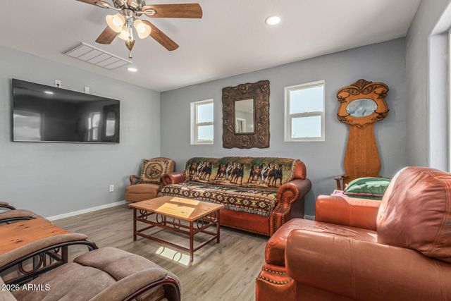 44035 N 15TH Street, New River, AZ 85087