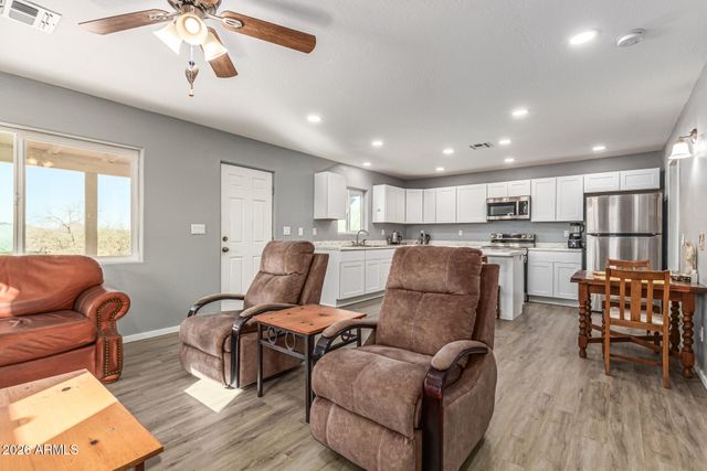 44035 N 15TH Street, New River, AZ 85087