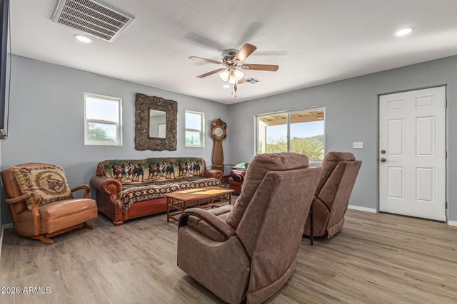 44035 N 15TH Street, New River, AZ 85087