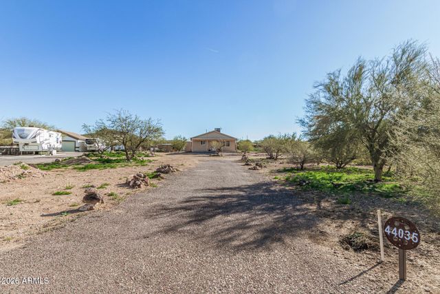 44035 N 15TH Street, New River, AZ 85087