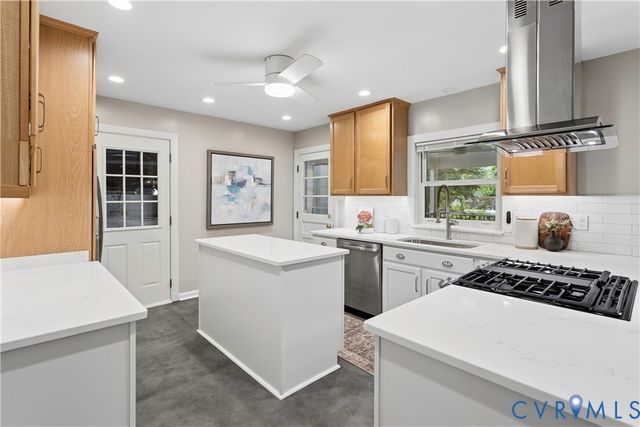 3136 Old Quarry Rd, Richmond, VA 23225