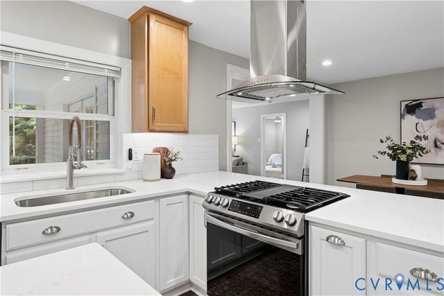 3136 Old Quarry Rd, Richmond, VA 23225