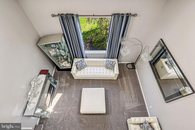 16 DOGWOOD DR, Burlington, NJ 08016