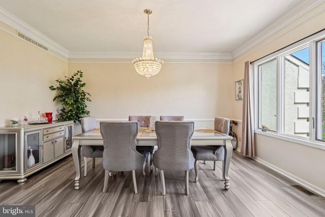 16 DOGWOOD DR, Burlington, NJ 08016