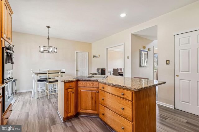 16 DOGWOOD DR, Burlington, NJ 08016