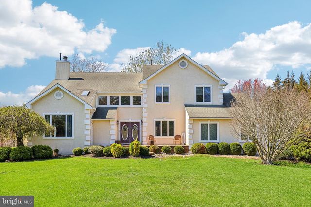 16 DOGWOOD DR, Burlington, NJ 08016