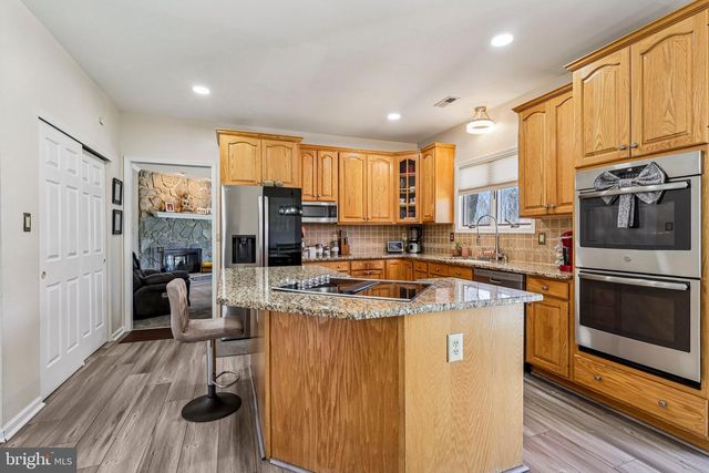 16 DOGWOOD DR, Burlington, NJ 08016