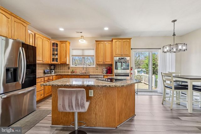 16 DOGWOOD DR, Burlington, NJ 08016