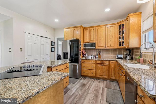 16 DOGWOOD DR, Burlington, NJ 08016