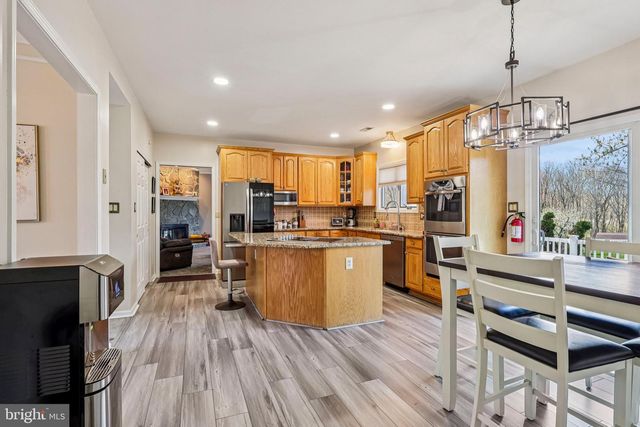 16 DOGWOOD DR, Burlington, NJ 08016