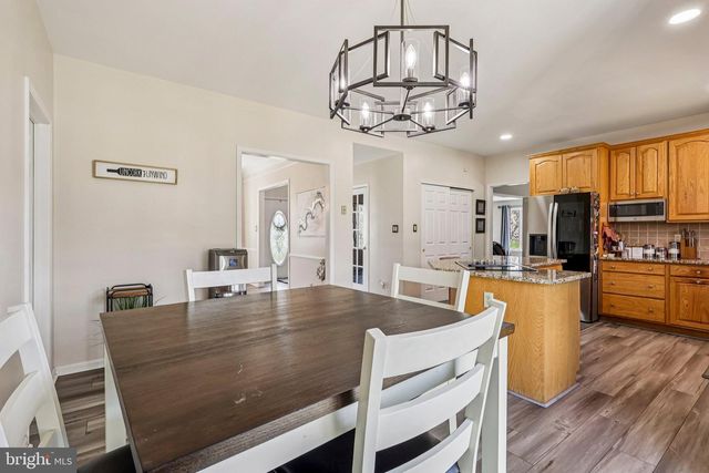 16 DOGWOOD DR, Burlington, NJ 08016