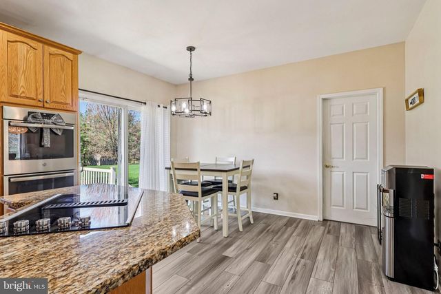 16 DOGWOOD DR, Burlington, NJ 08016