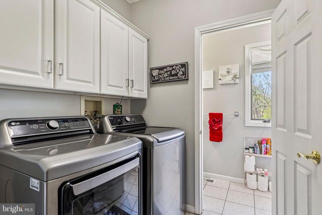 16 DOGWOOD DR, Burlington, NJ 08016