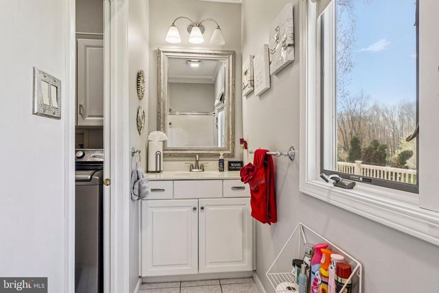 16 DOGWOOD DR, Burlington, NJ 08016