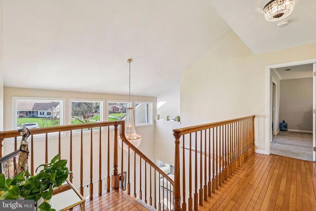 16 DOGWOOD DR, Burlington, NJ 08016