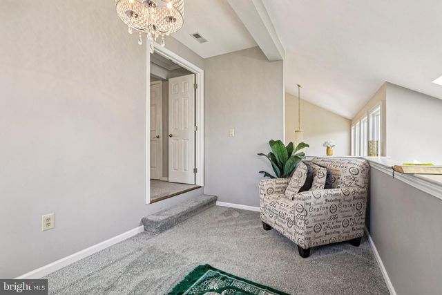 16 DOGWOOD DR, Burlington, NJ 08016