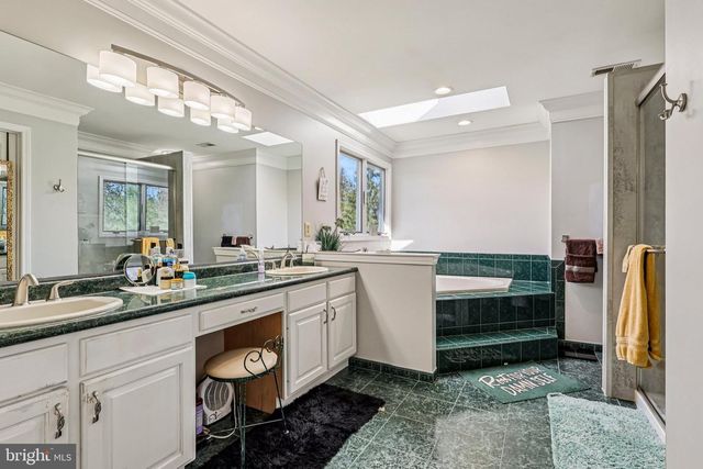 16 DOGWOOD DR, Burlington, NJ 08016