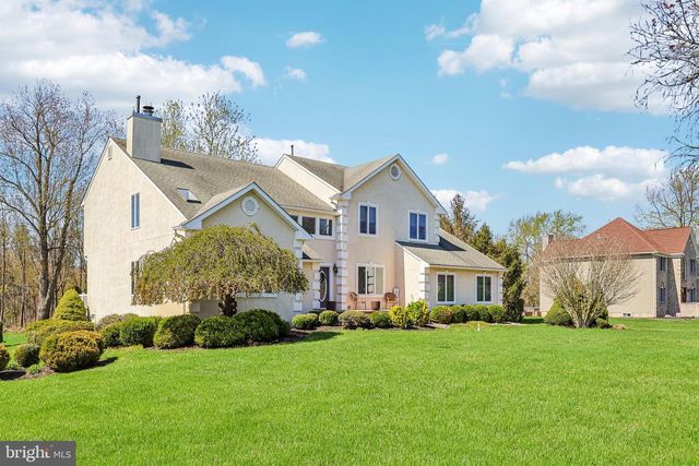 16 DOGWOOD DR, Burlington, NJ 08016