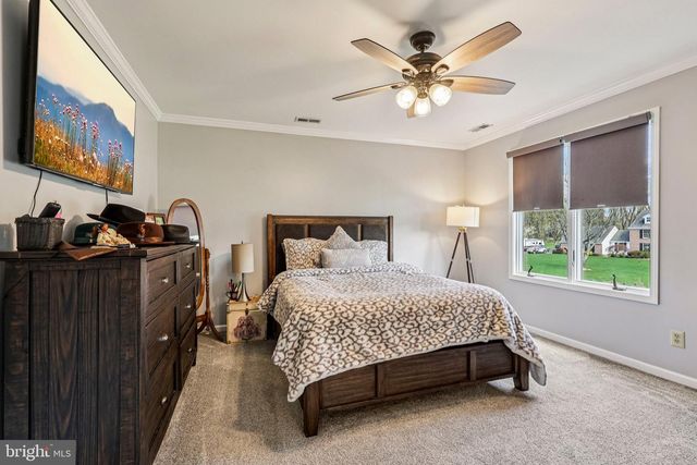 16 DOGWOOD DR, Burlington, NJ 08016