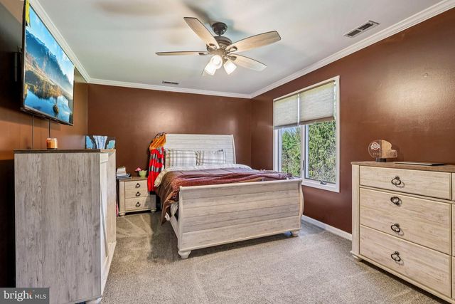 16 DOGWOOD DR, Burlington, NJ 08016