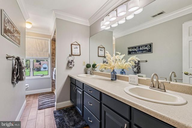 16 DOGWOOD DR, Burlington, NJ 08016