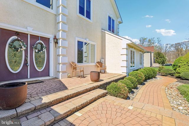 16 DOGWOOD DR, Burlington, NJ 08016