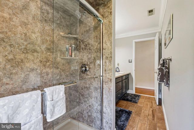 16 DOGWOOD DR, Burlington, NJ 08016