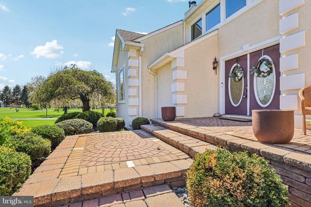 16 DOGWOOD DR, Burlington, NJ 08016