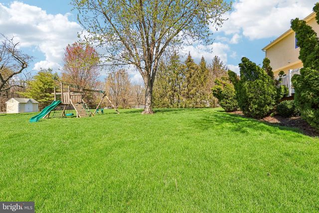 16 DOGWOOD DR, Burlington, NJ 08016