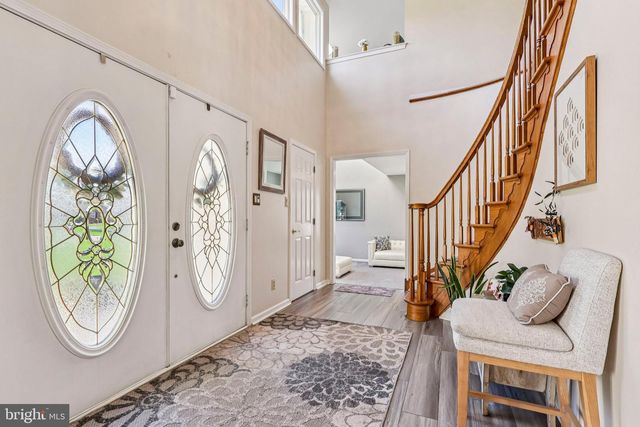 16 DOGWOOD DR, Burlington, NJ 08016