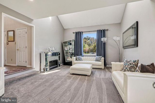 16 DOGWOOD DR, Burlington, NJ 08016