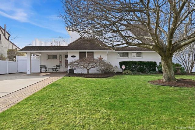 12 Woodgreen Lane, Wantagh, NY 11793