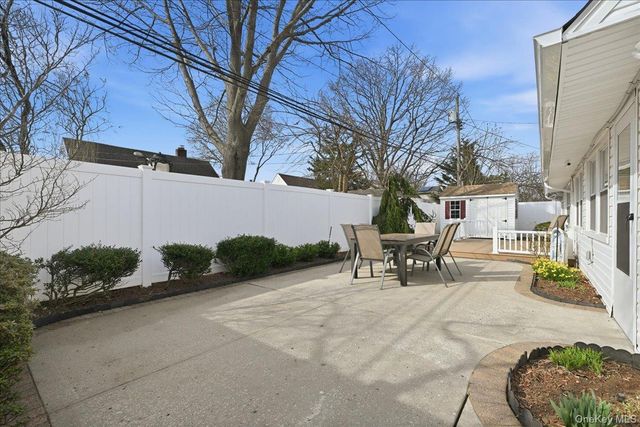 12 Woodgreen Lane, Wantagh, NY 11793