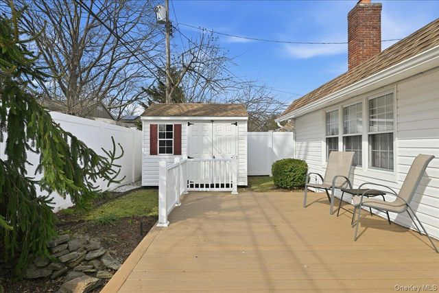 12 Woodgreen Lane, Wantagh, NY 11793