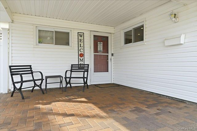 12 Woodgreen Lane, Wantagh, NY 11793